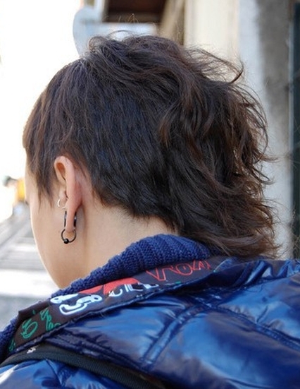 asymetryczny tył fryzury krótkiej, uczesanie damskie zdjęcie numer 163A